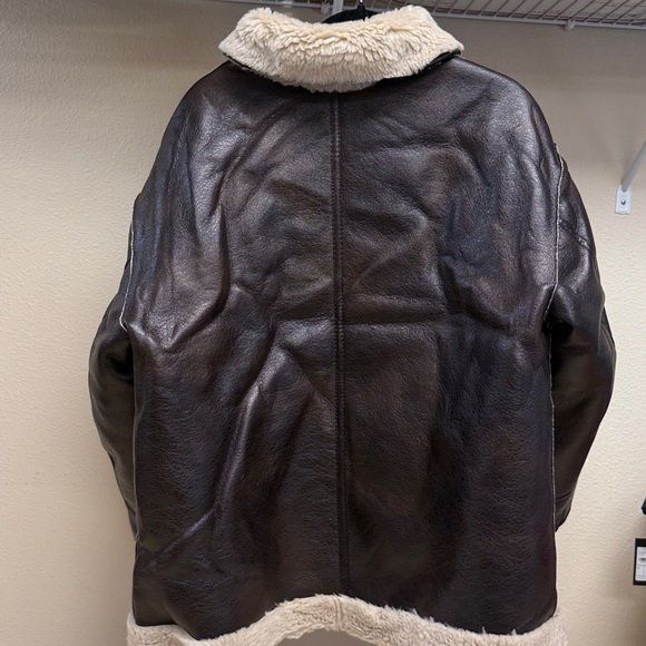 GAP REVERSIBLE RECYCLED VEGAN LEATHER SHERPA JACKET IN BEIGE/BROWN - M - Picture 4 of 7